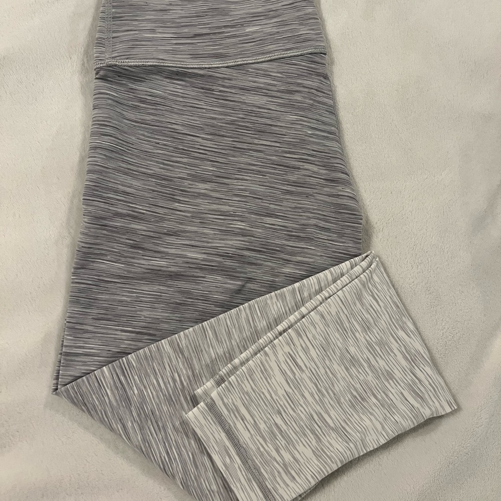 Excellent used condition limited Sz 12 LULULEMON ombré grey Wunder Under
